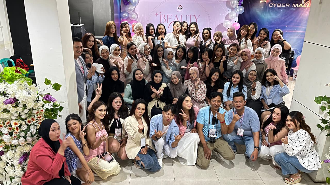 Anggota Komunitas Muda Indonesia dalam sesi gathering